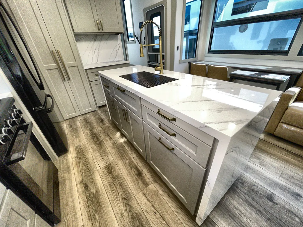 2026 Brinkley Model G 4100, Photos photo 20