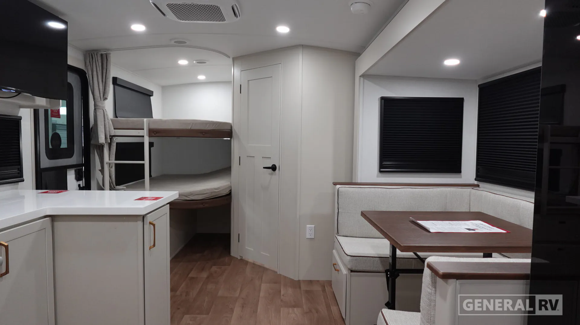 2027 Grand Design Imagine 2470BH - Photo 3