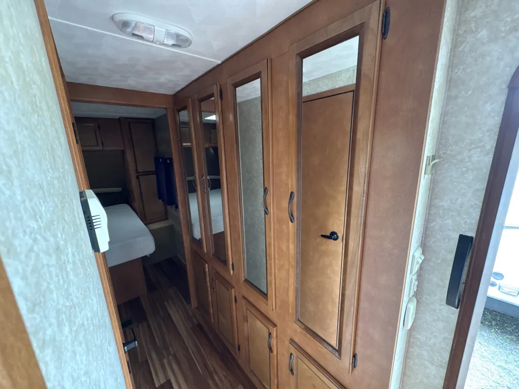 2014 Gulf Stream Conquest 295SBW, Photos photo 16