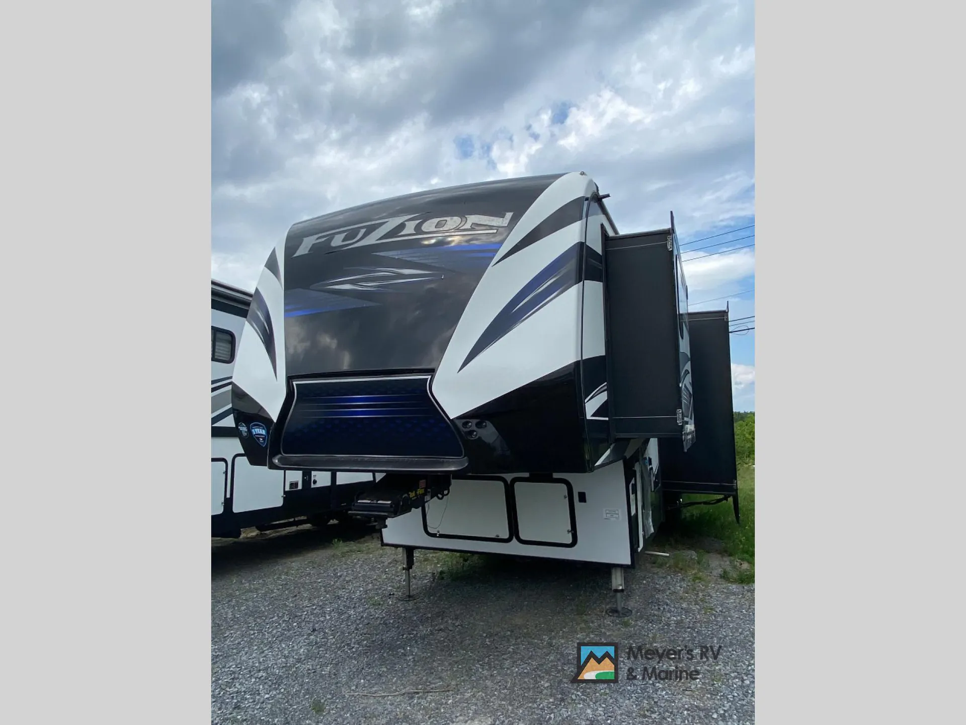 2018 Keystone Fuzion 369 - Photo 3