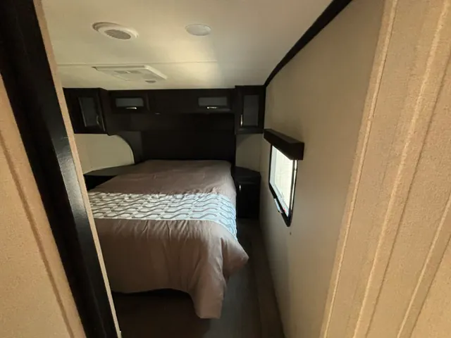 2018 Dutchmen Voltage Triton 3551, Photos photo 39