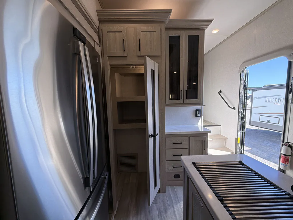 2022 Forest River Rockwood Signature 8294BS, Photos photo 10