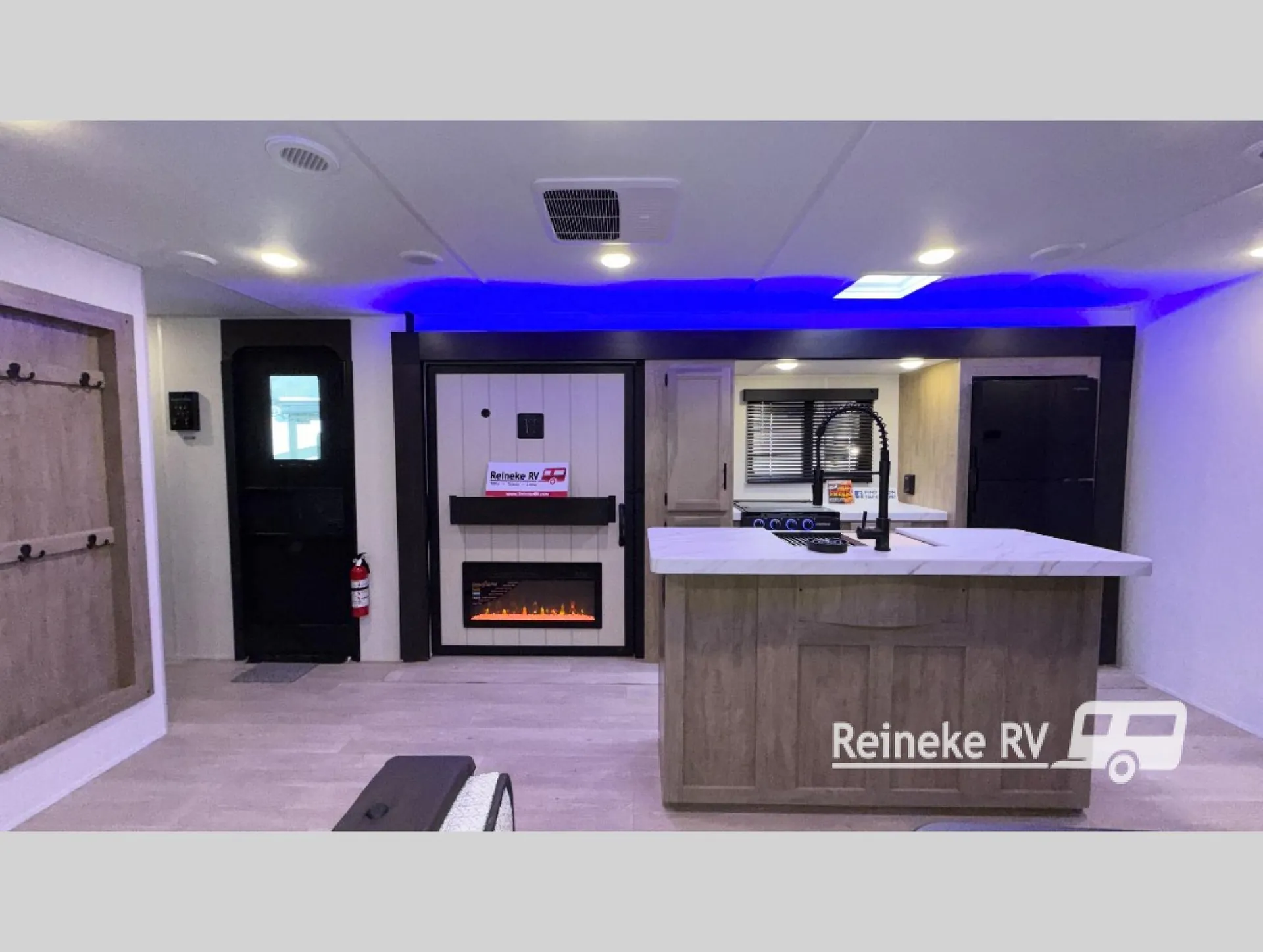 2026 Forest River Cherokee Wolf Den 304SR - Photo 3