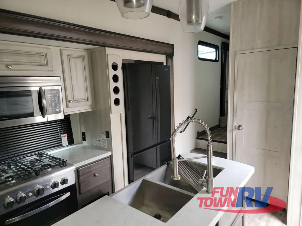 2023 Forest River Cardinal Luxury 380RLX, Photos photo 7