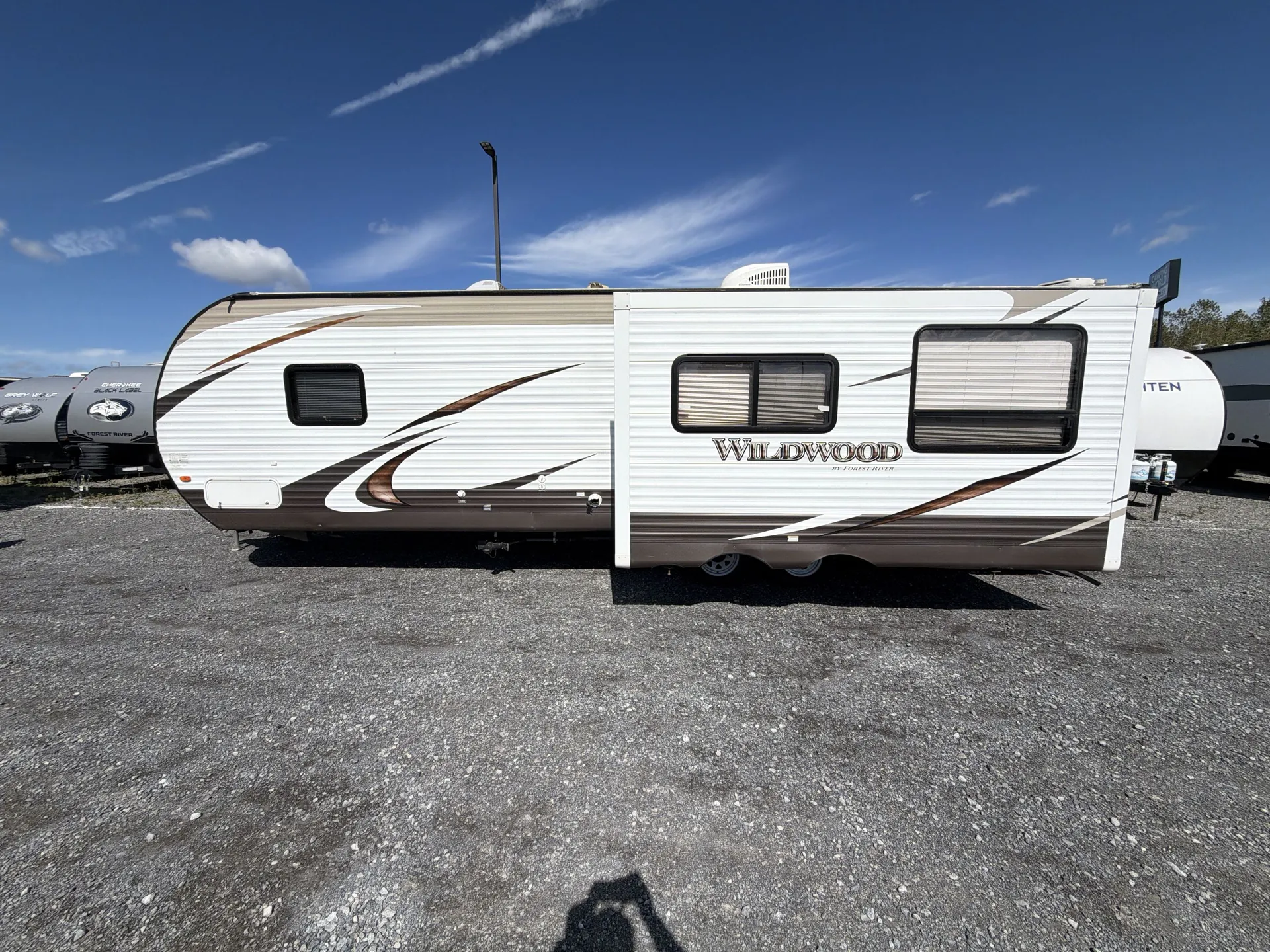 2015 Forest River Wildwood 27RKSS — off campside