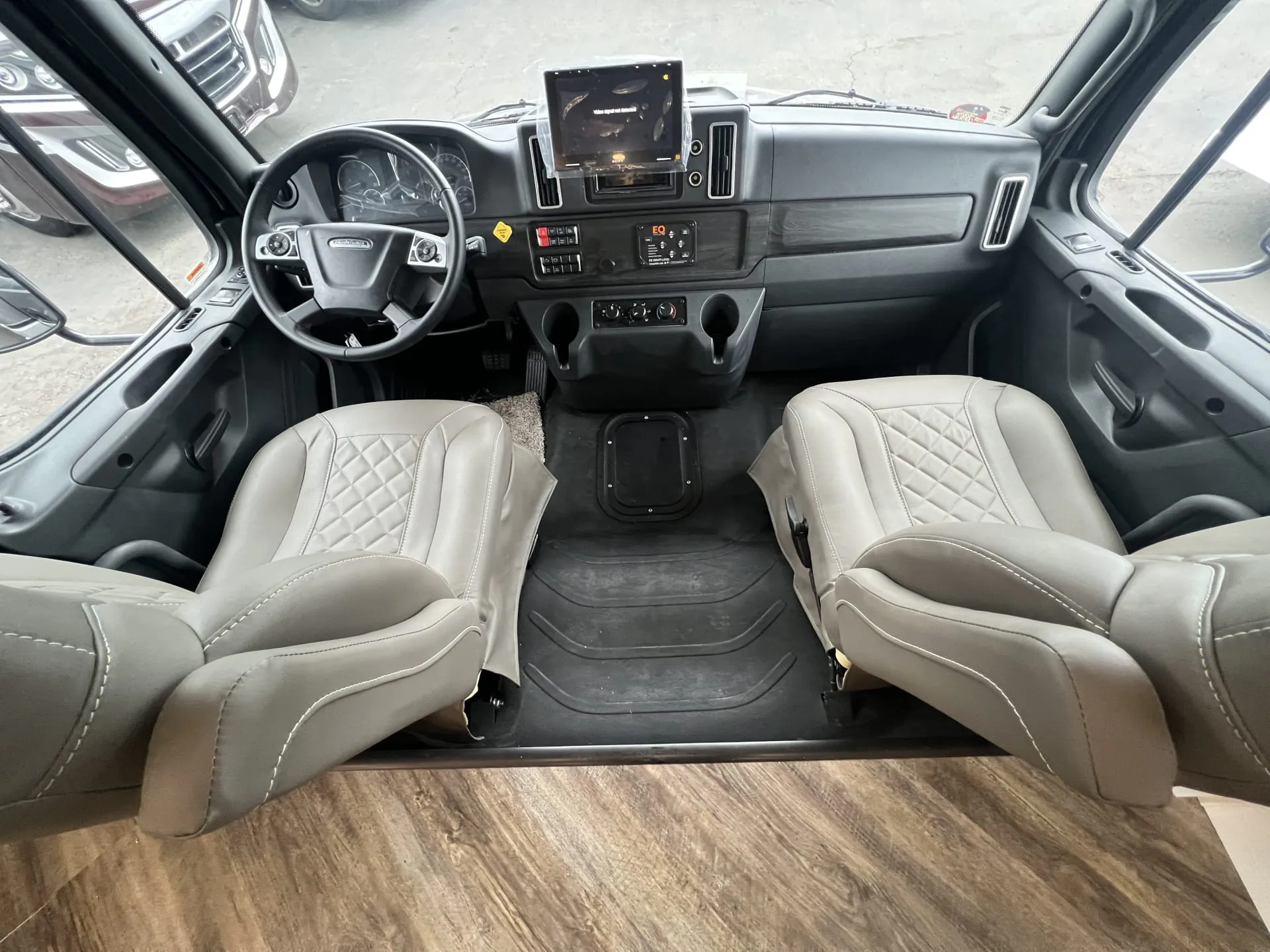 2026 Jayco Seneca 37M - Photo 3