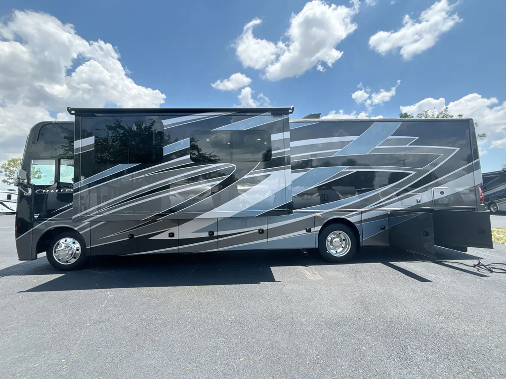 2022 Thor Motor Coach Challenger 35MQ, Photos photo 7