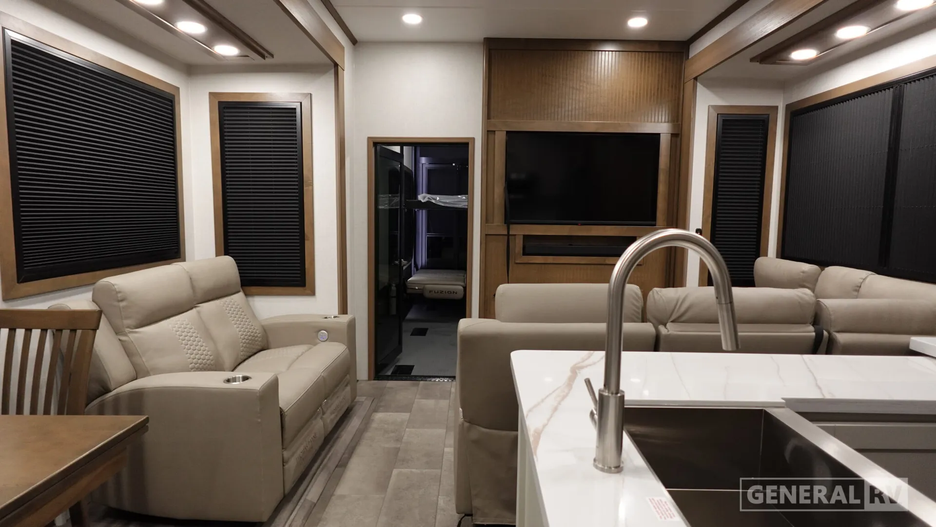 2026 Keystone Fuzion 440 - Photo 3