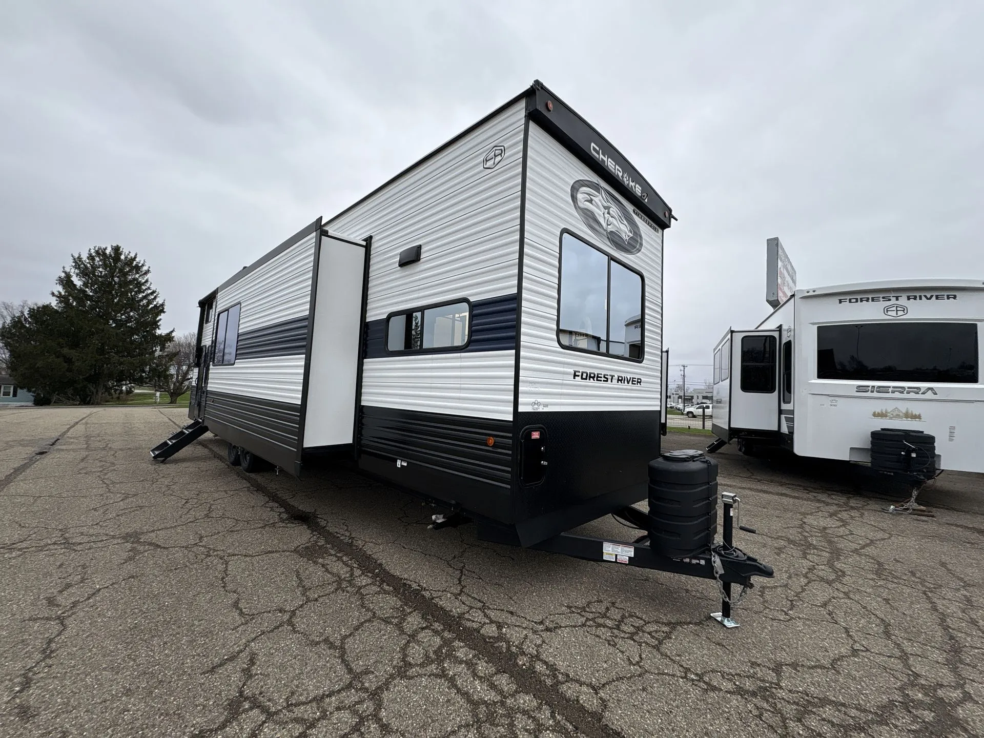 2026 Forest River Cherokee Timberwolf 39DK - Photo 2