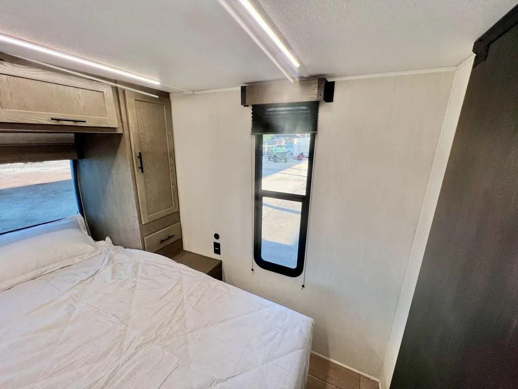 2026 Forest River Cherokee Alpha Wolf 33BH, Photos photo 75