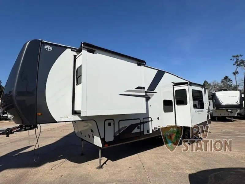 2026 Forest River Rockwood Signature 371RK - Photo 4