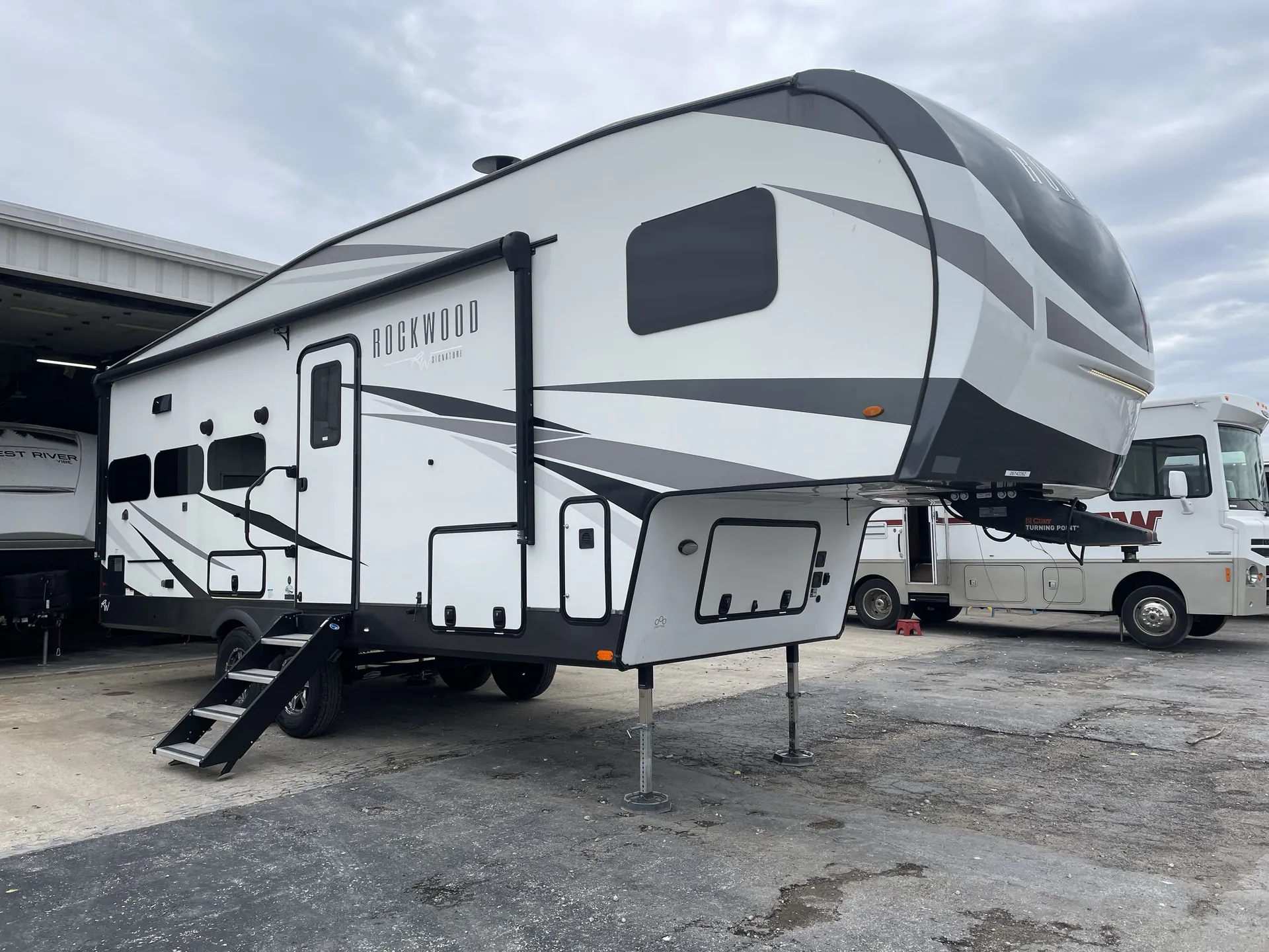 2023 Forest River Rockwood Signature 2622RK - Photo 2