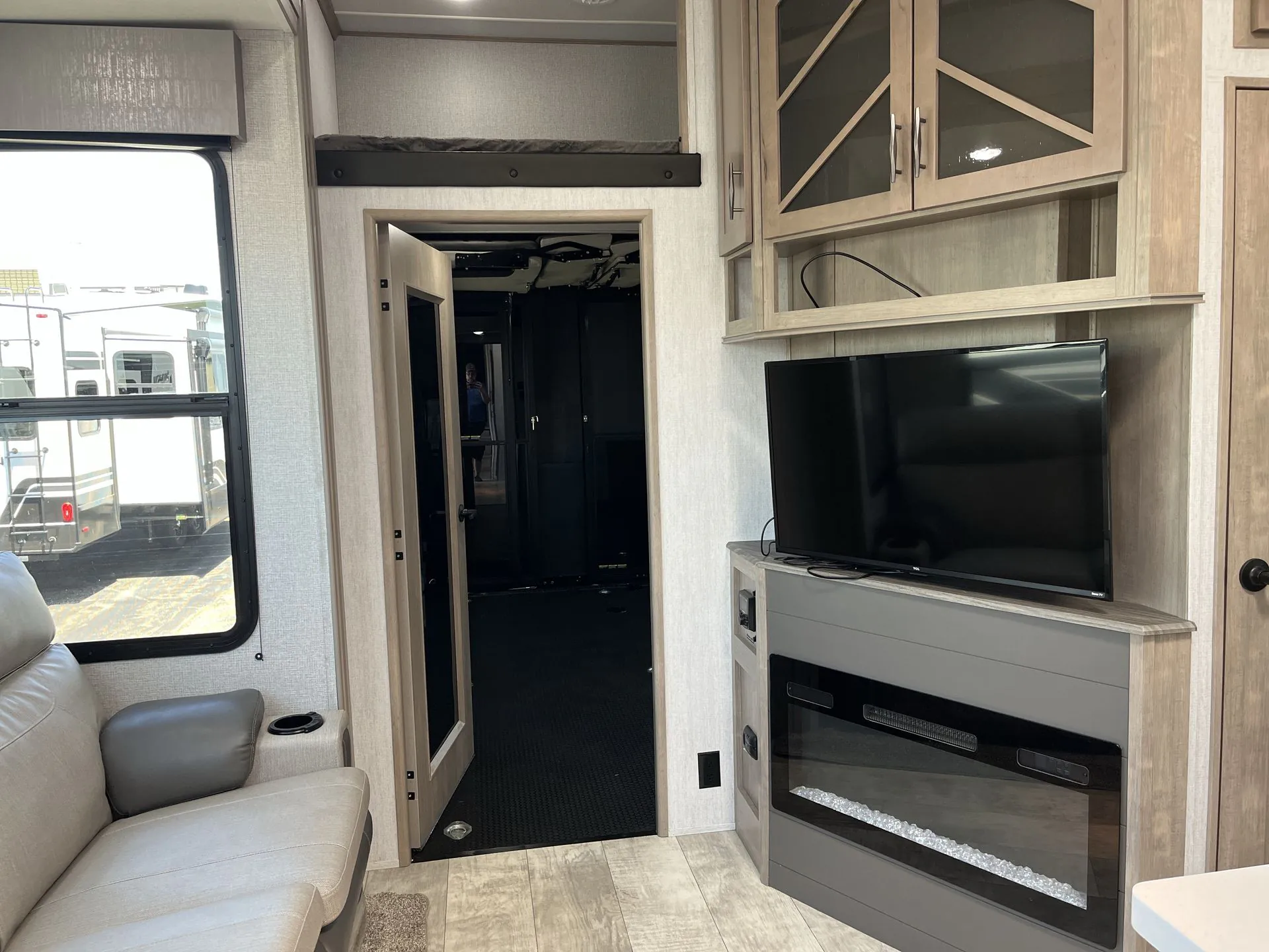 2023 Grand Design Momentum G-Class 350G - Photo 4