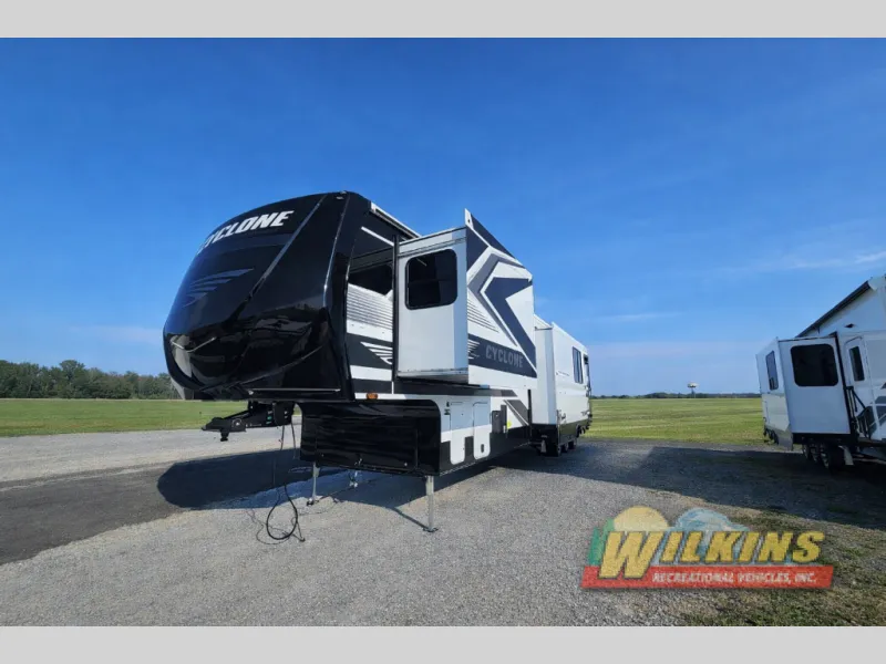 2026 Heartland Cyclone 3914 - Photo 3