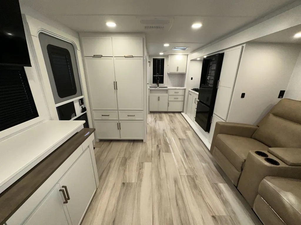 2026 Brinkley Model Ix 23X, Photos photo 10