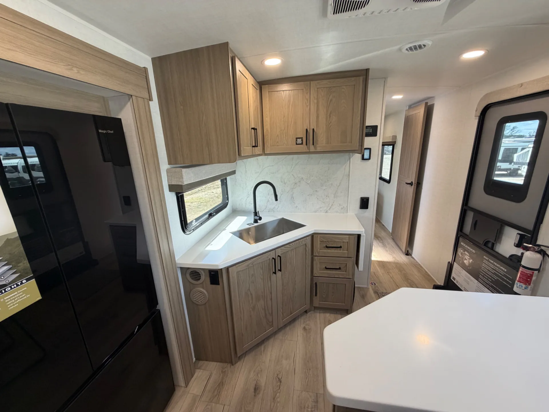 2027 Forest River Rockwood Ultra Lite 2921RL — Photo 5