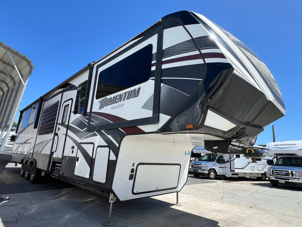 2018 Grand Design Momentum 376TH, Photos photo 6