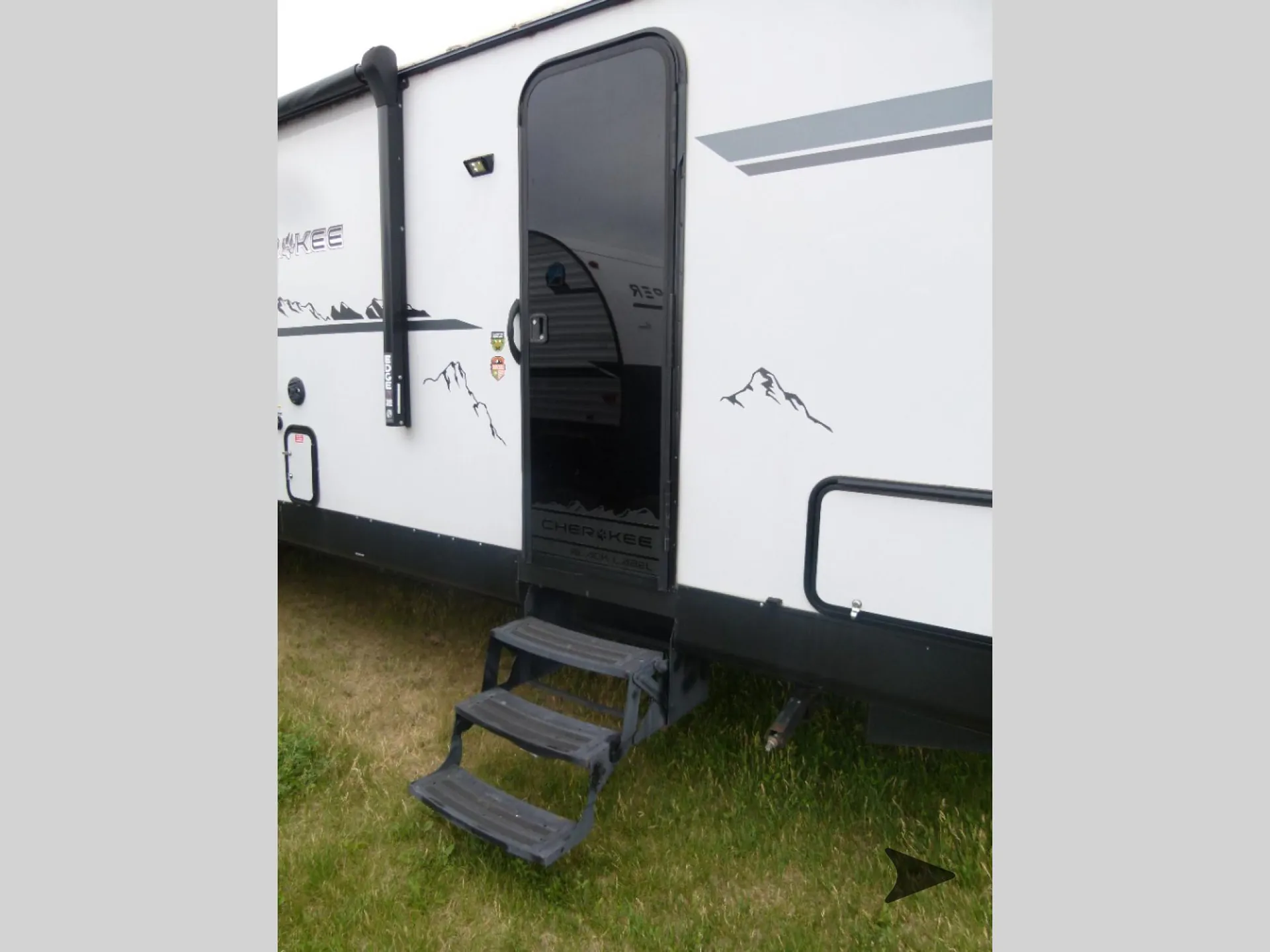 2021 Forest River Cherokee 306MM — Photo 6