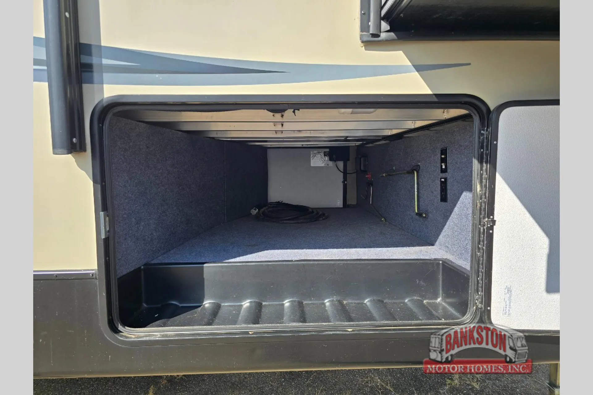 2017 Coachmen Chaparral 370FL - Photo 4