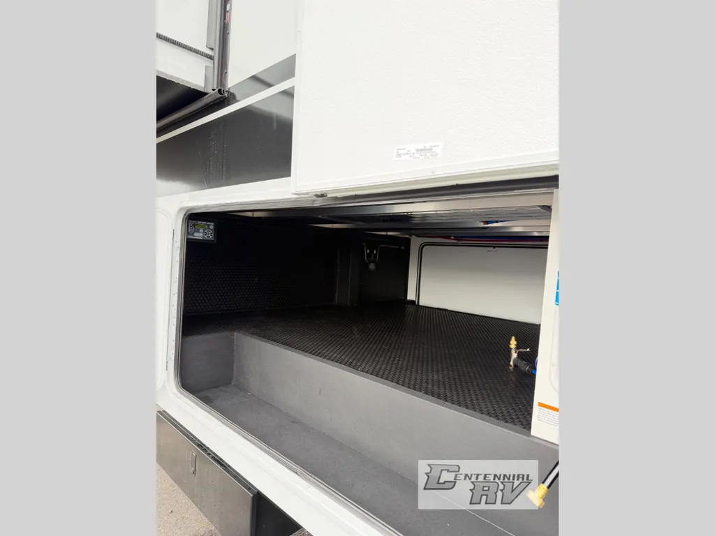 2026 Brinkley Model Z 3600, Photos photo 9