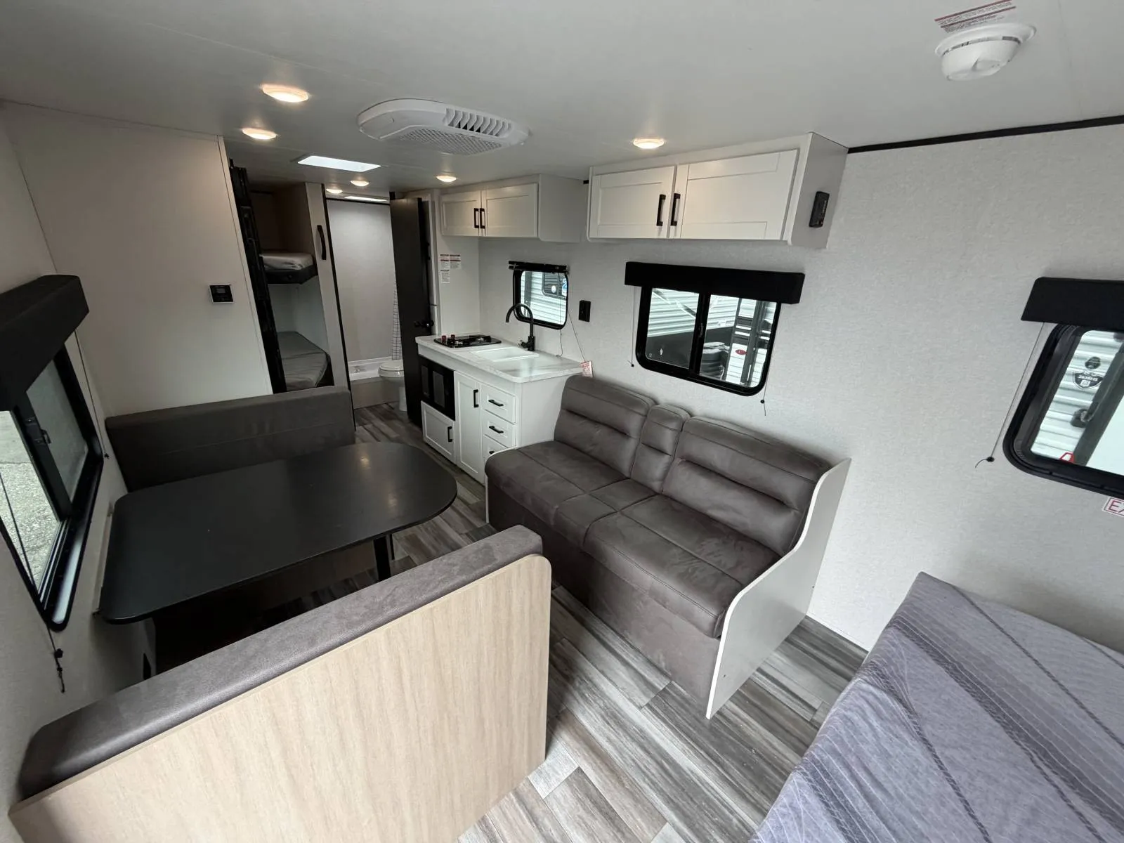 2026 Jayco Jay Flight SLX 250BH - Photo 3
