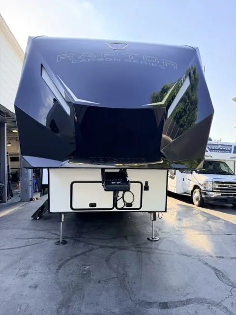 2027 Keystone Carbon 368 - Photo 2