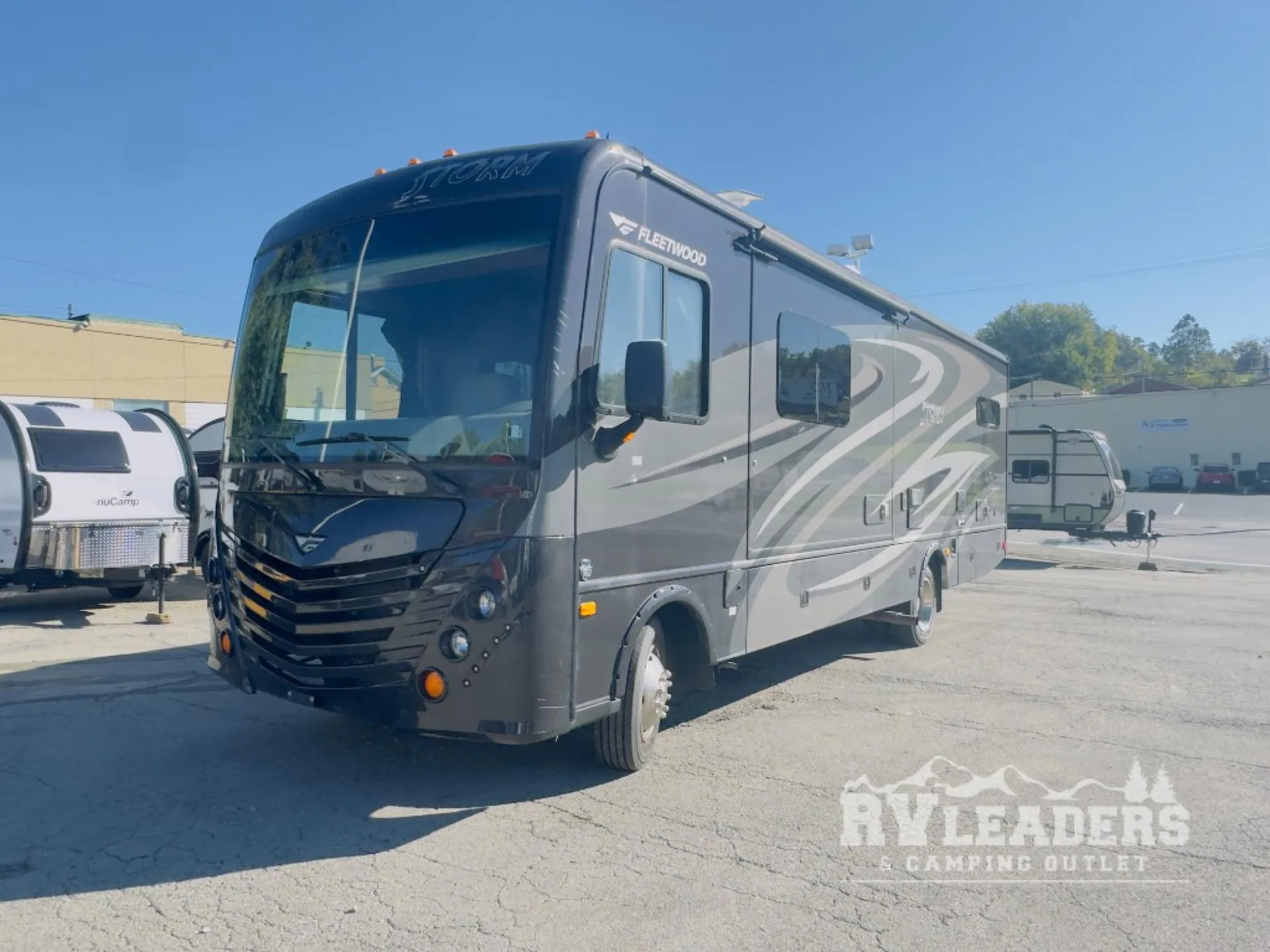 2015 Fleetwood Storm 32H - Photo 3
