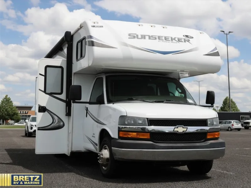 2019 Forest River Sunseeker LE 2350LE CHEVY - Photo 3