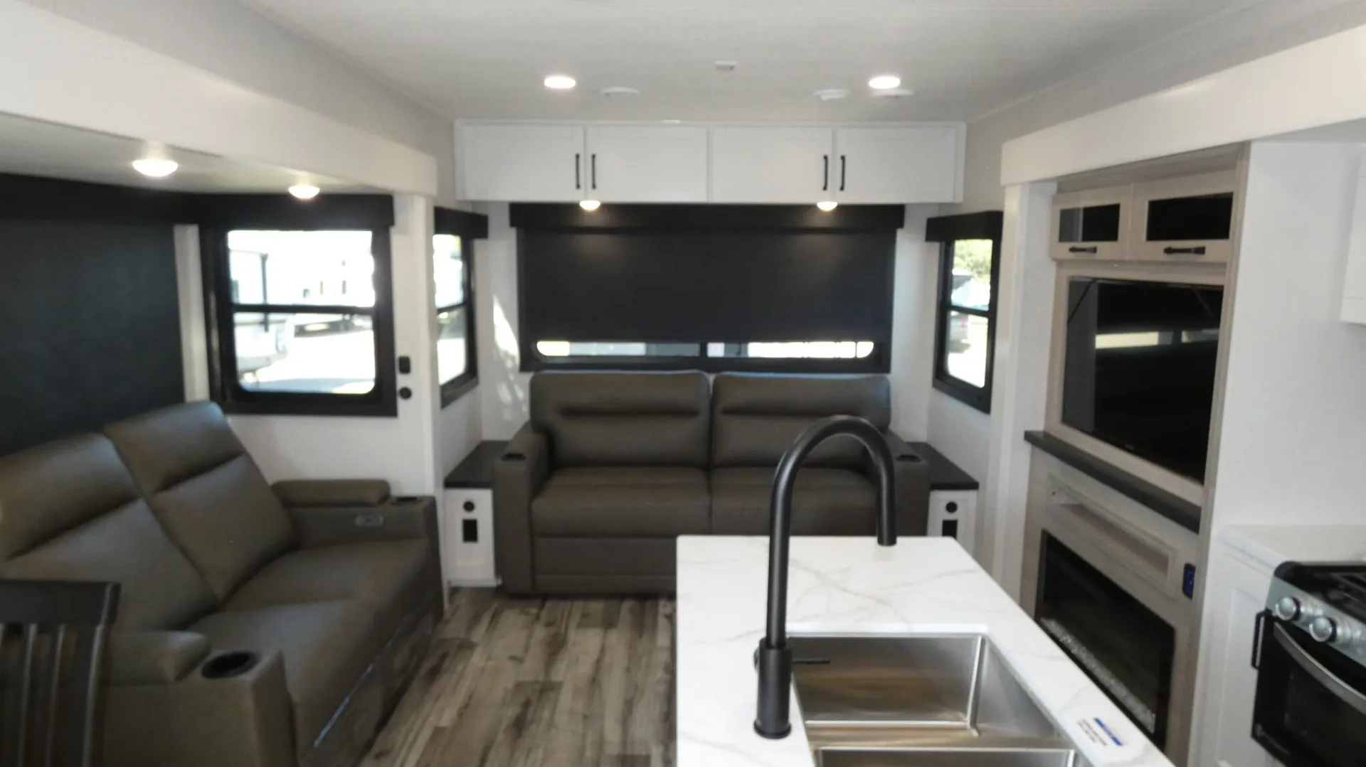 2026 Highland Ridge RV Roamer Light Duty 29RLTS - Photo 3