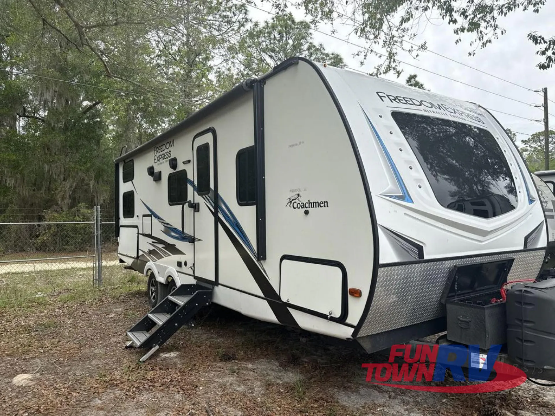 2021 Coachmen Freedom Express Ultra Lite 257BHS - Photo 2