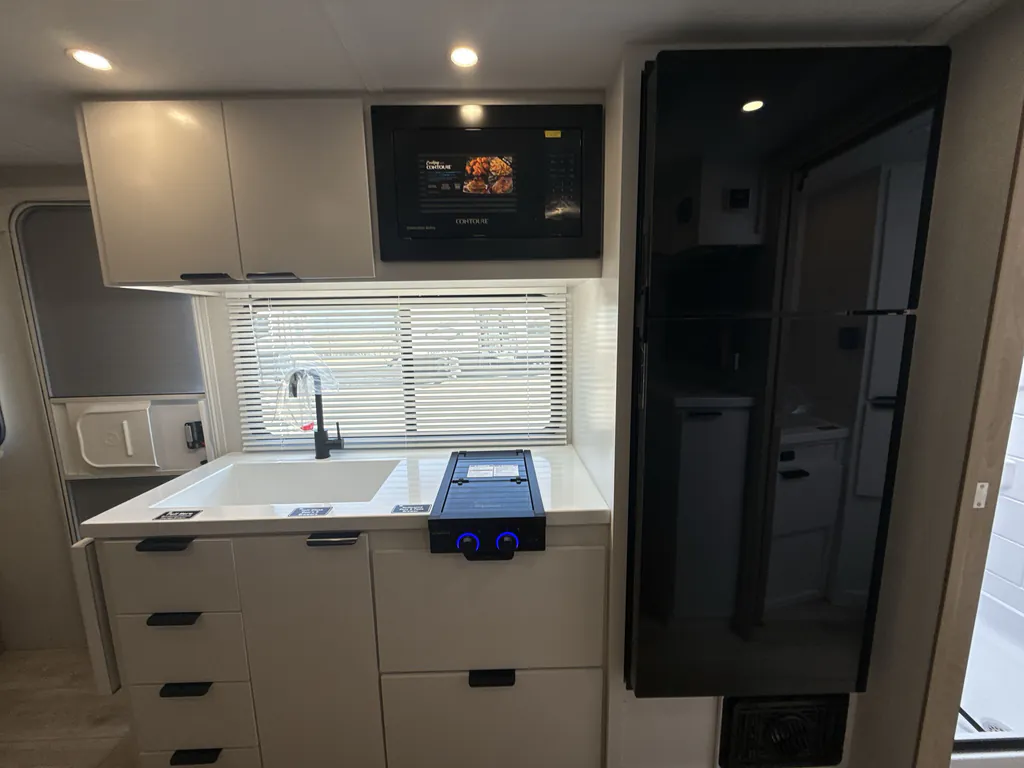 2027 Winnebago Micro Minnie 2108DS, Photos photo 8