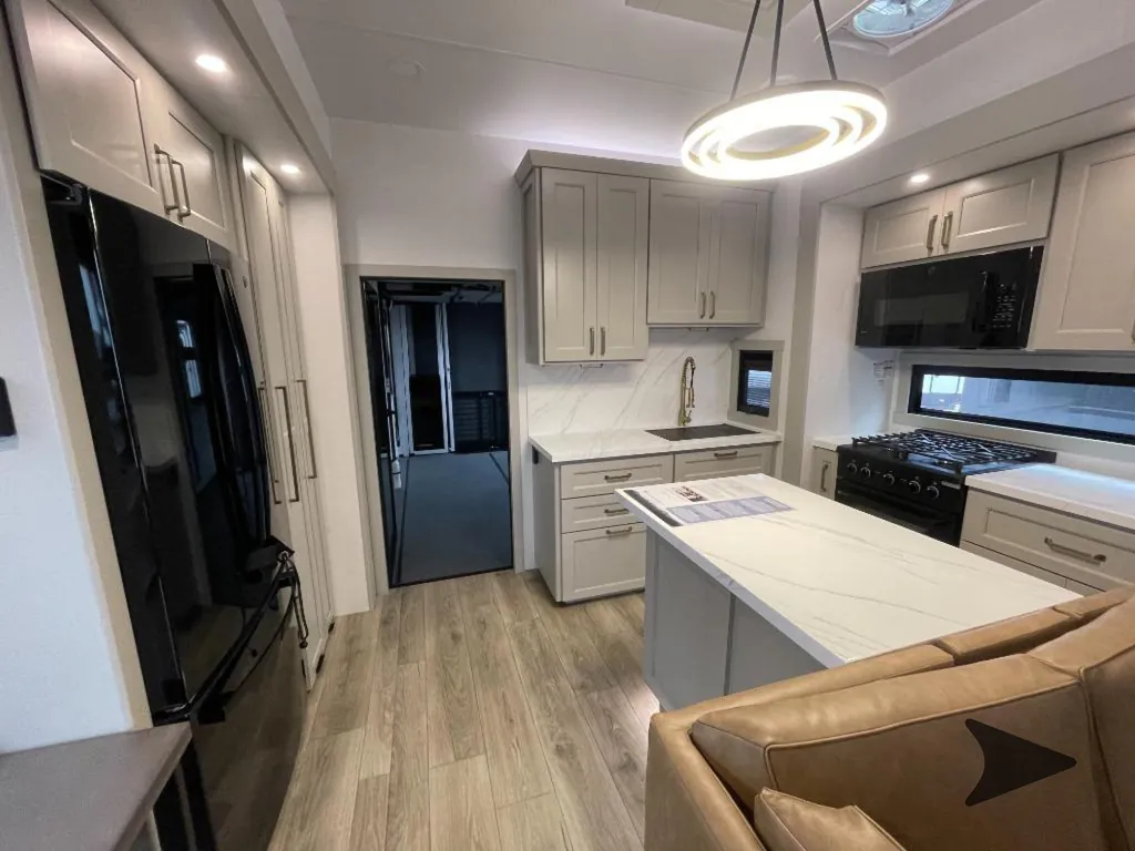 2026 Brinkley Model G 3950, Photos photo 36