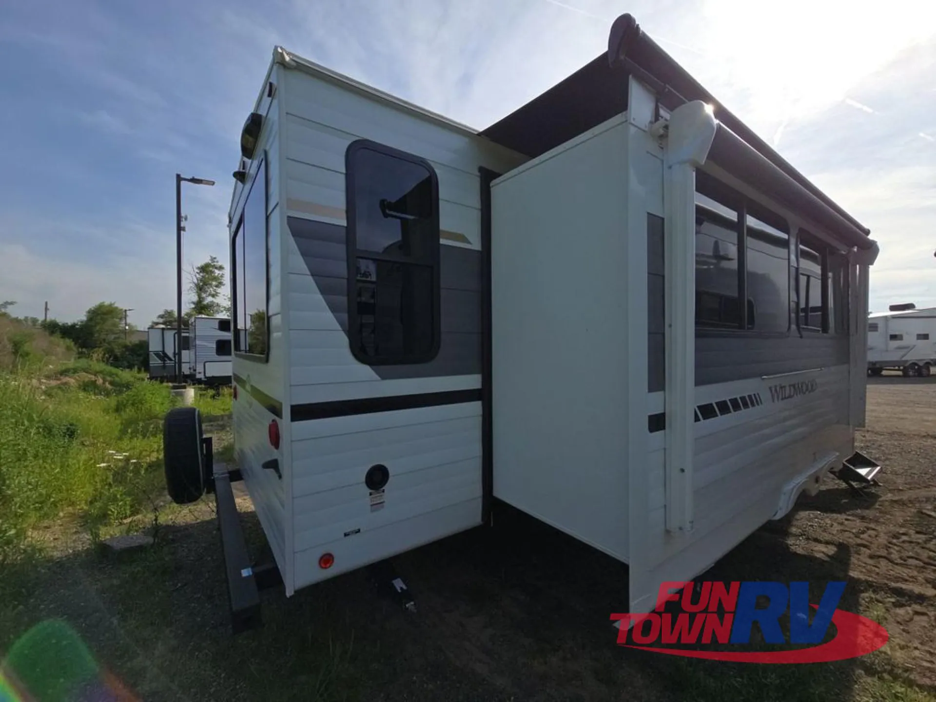 2025 Forest River Wildwood 27RE — Photo 6