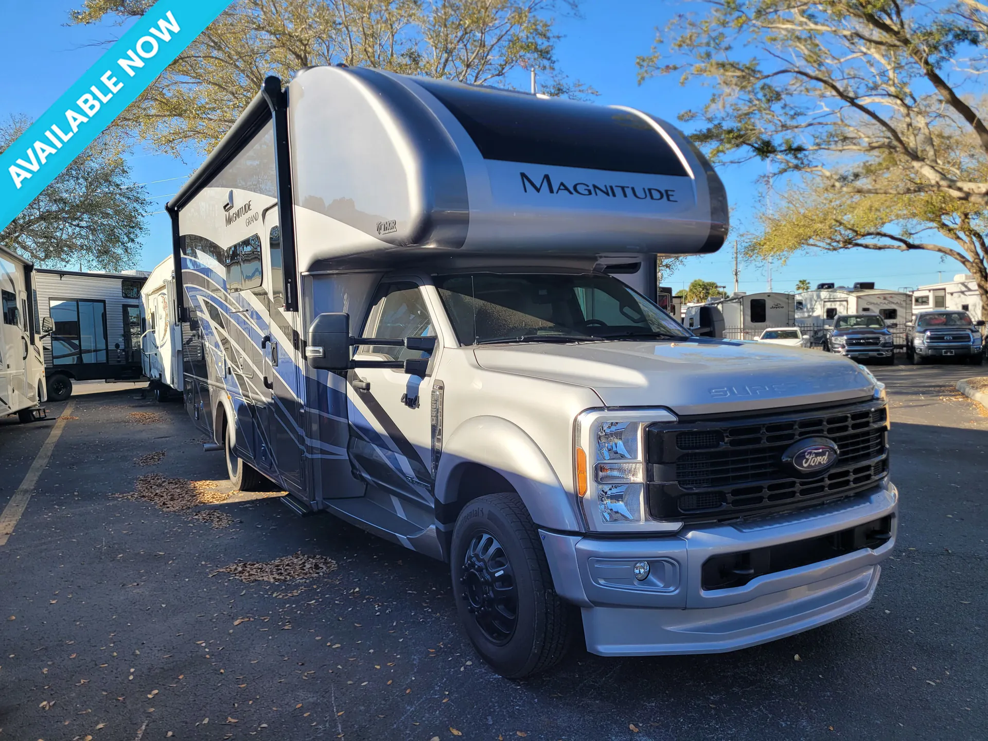 2025 Thor Motor Coach Magnitude Grand S29 - Photo 2