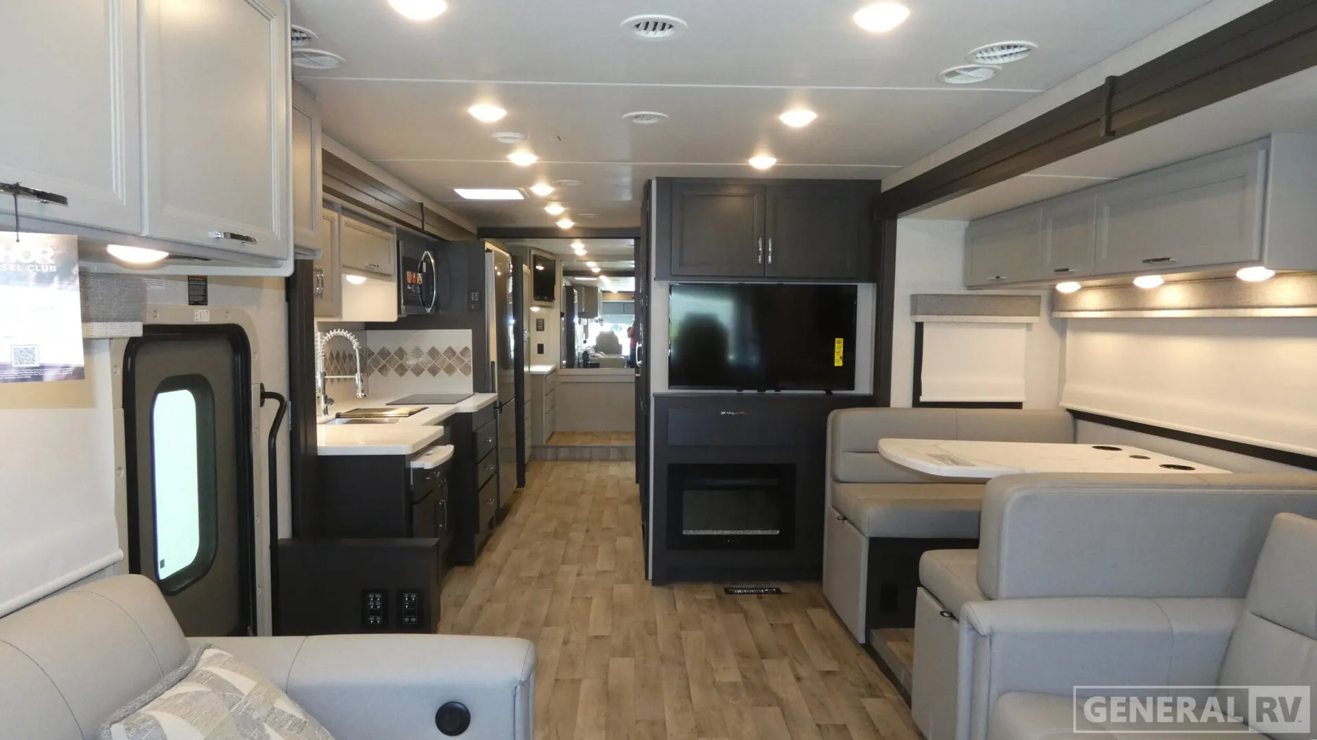 2026 Thor Motor Coach Palazzo GT 37.4 - Photo 3