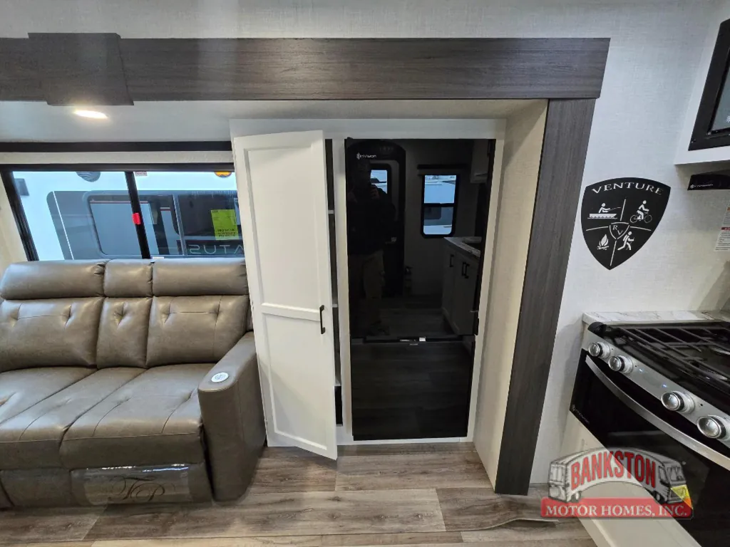 2026 Venture RV Stratus SR302VBH, Photos photo 14