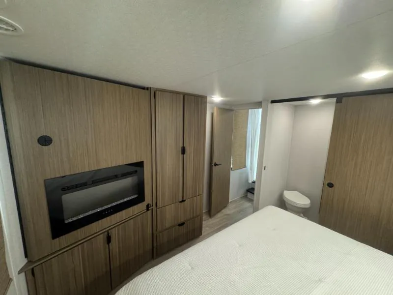 2027 Forest River Salem Grand Villa 42ZEN, Photos photo 27