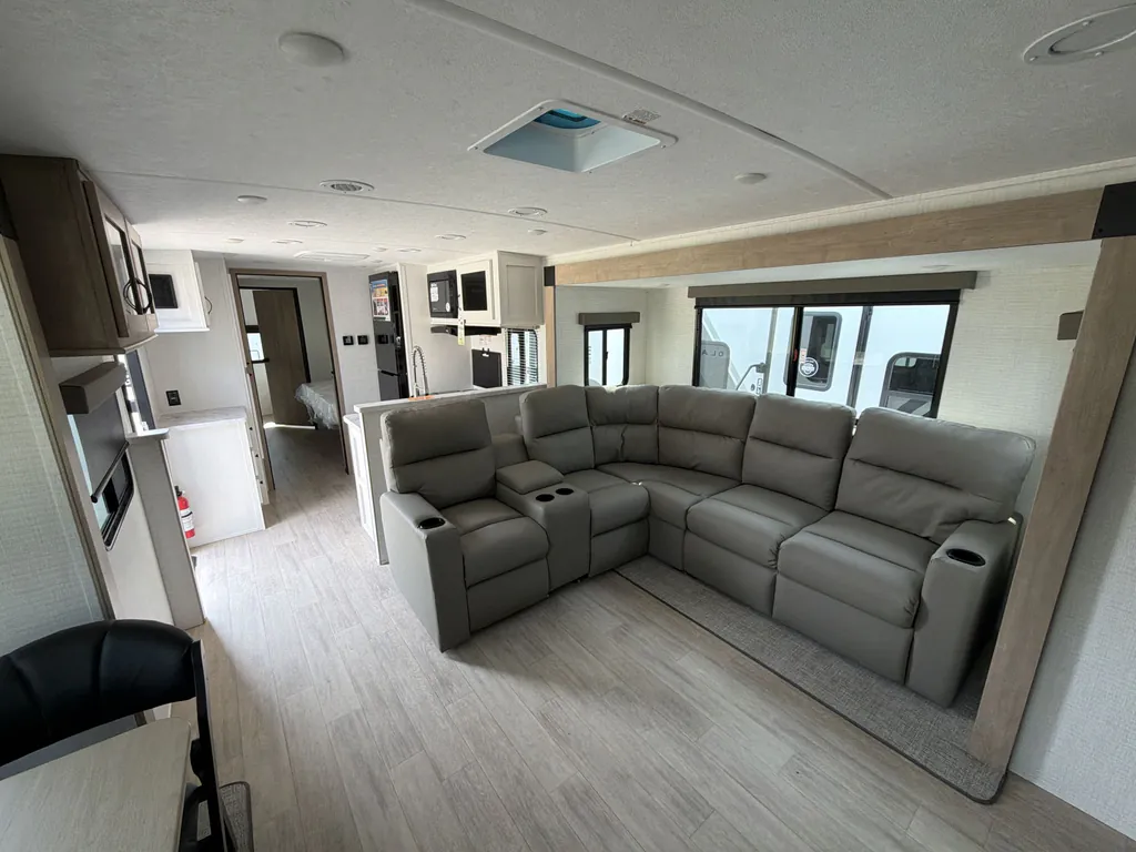 2025 Forest River Solaire 3300FLBS, Photos photo 3