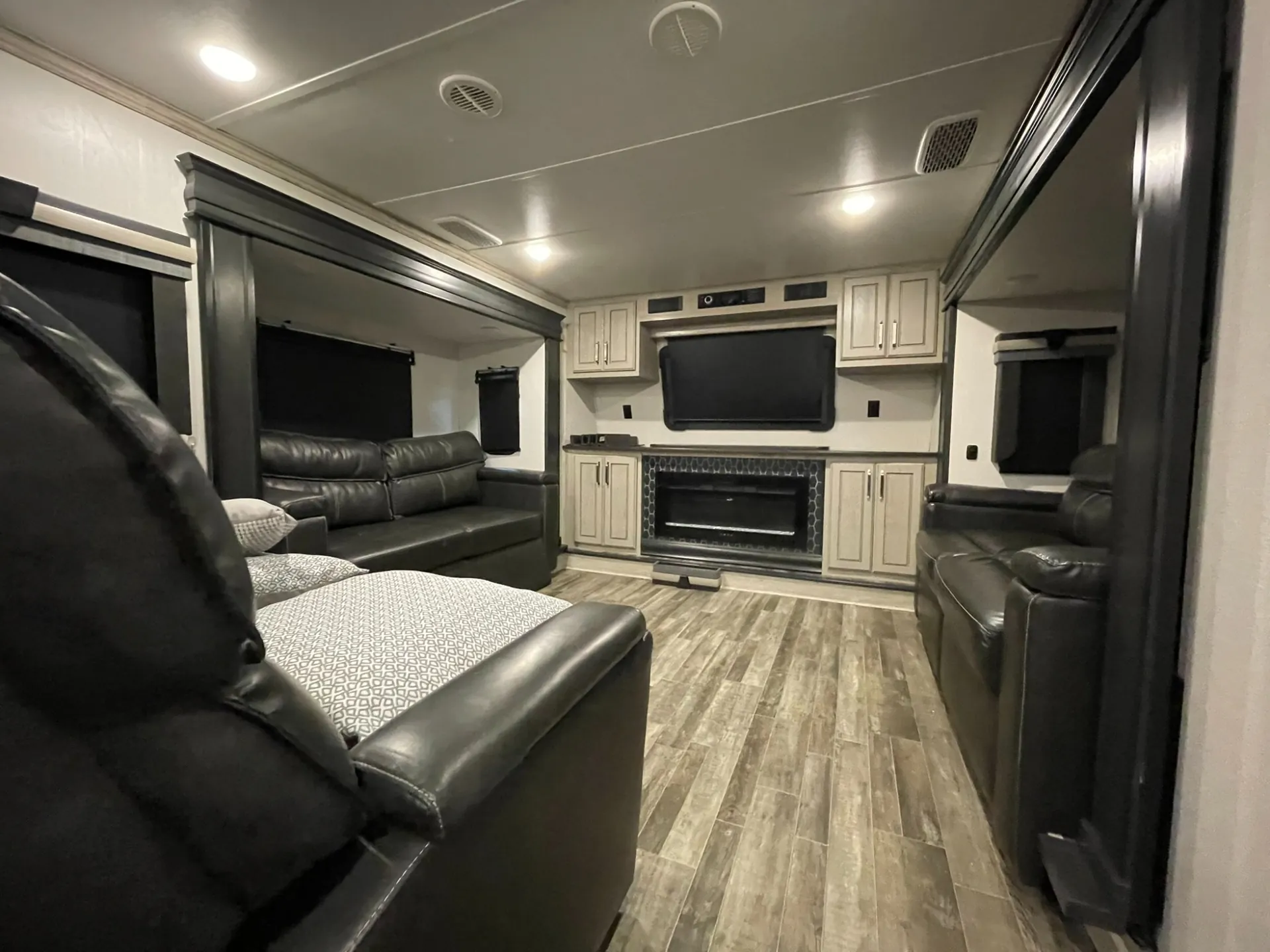 2022 Keystone Alpine 3712KB - Photo 4