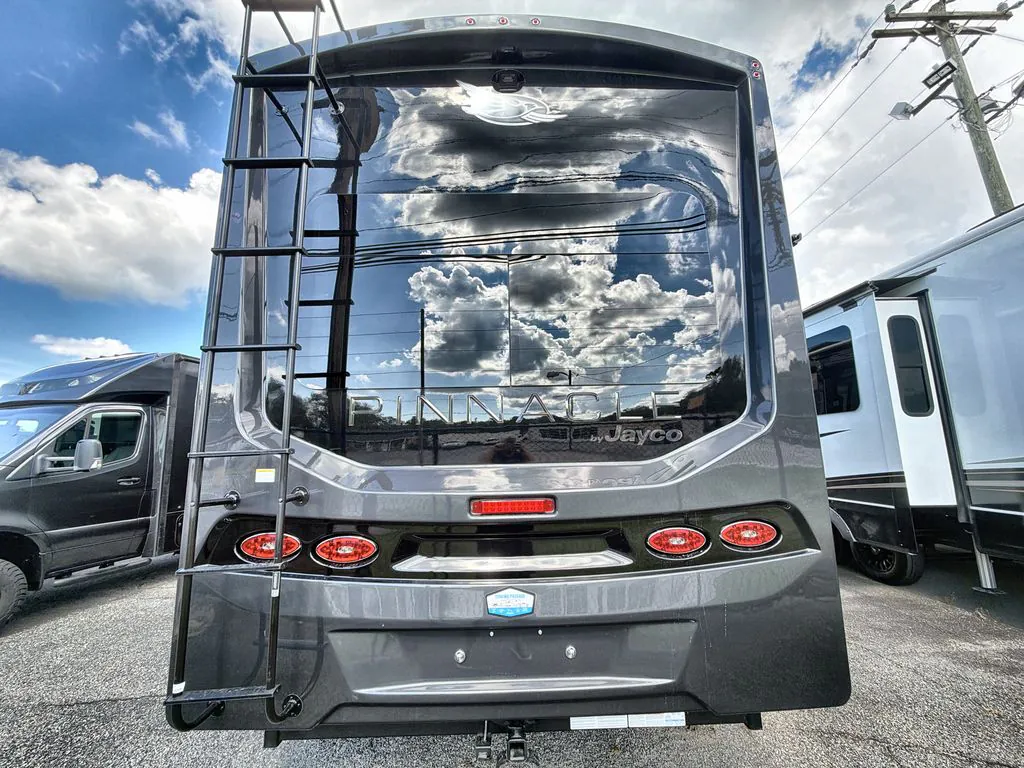 2027 Jayco Pinnacle 36FBTS, Photos photo 3