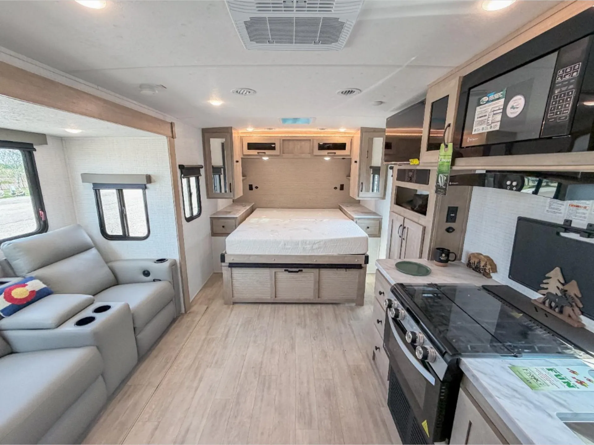 2025 Palomino Solaire Ultra-Lite 2080RBS - Photo 4