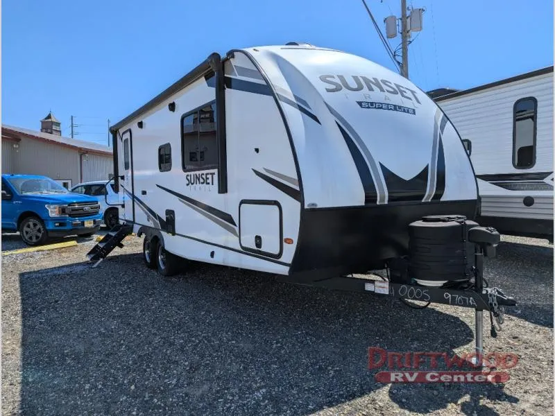 2024 CrossRoads Sunset Trail Super Lite SS212RB - Photo 2