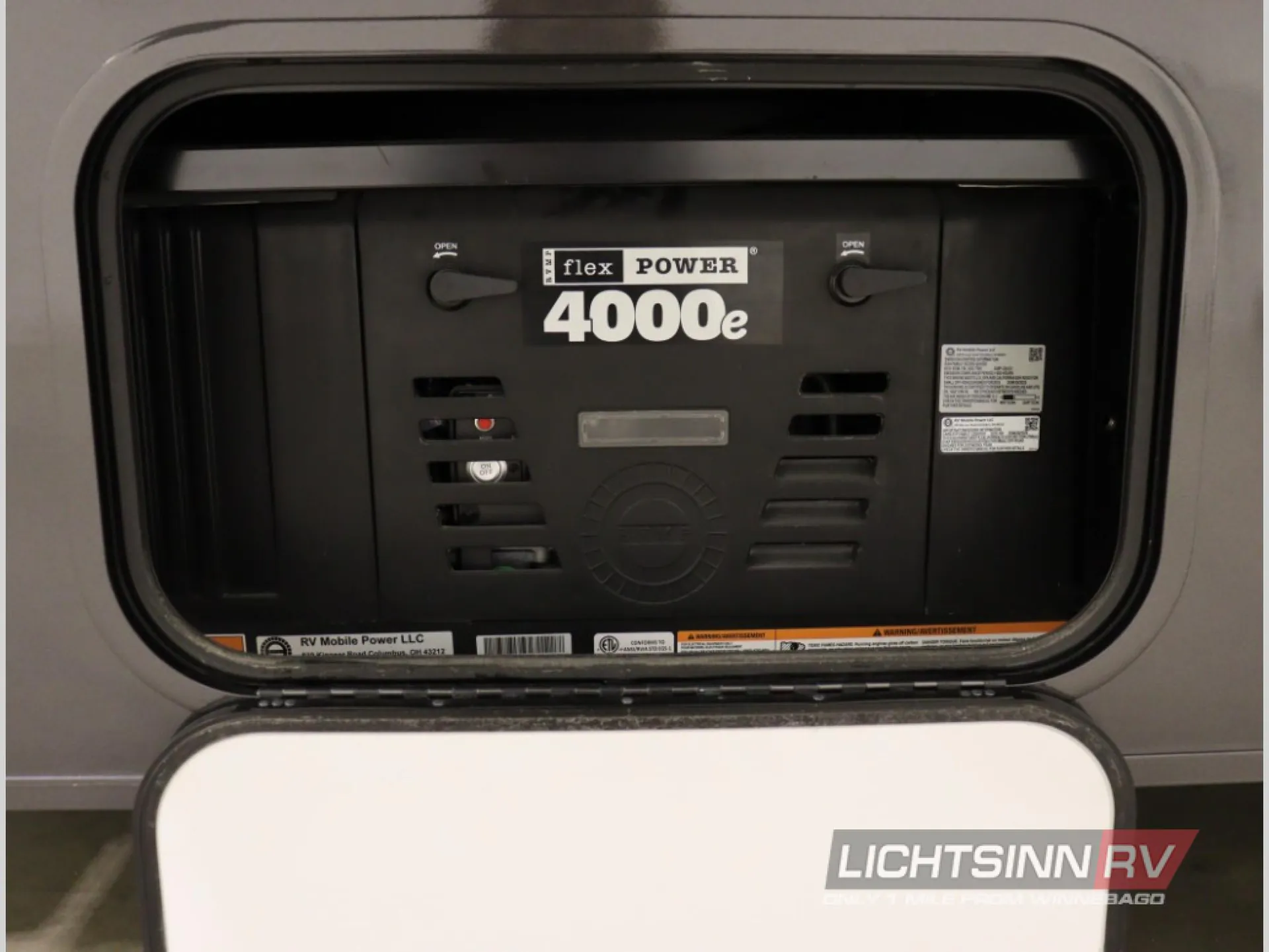 2027 Winnebago Sunflyer 26FE - Photo 3