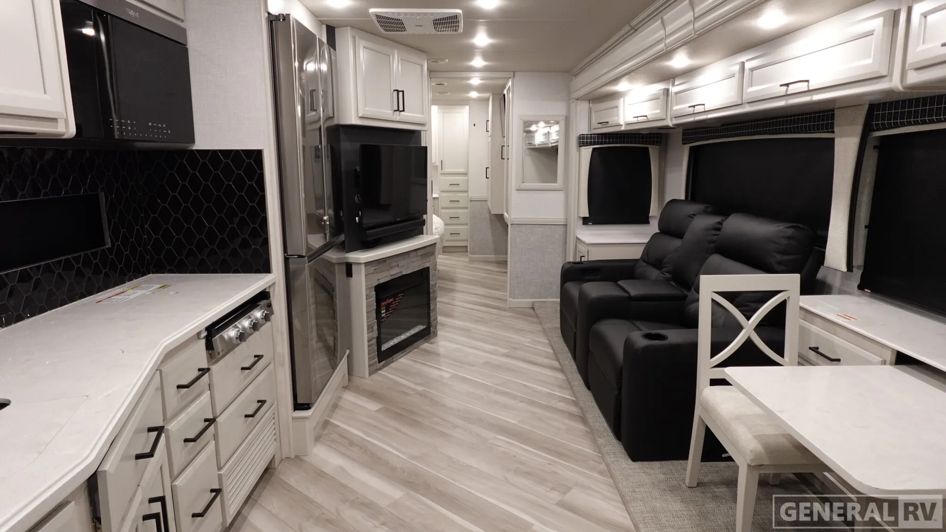 2026 Holiday Rambler Vacationer 35K - Photo 3