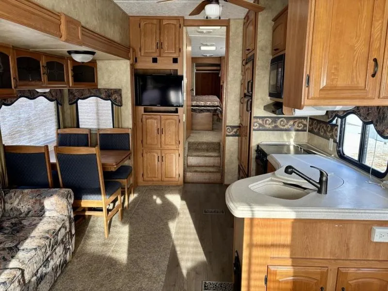 2008 Keystone RV Montana 2955RL - Photo 4
