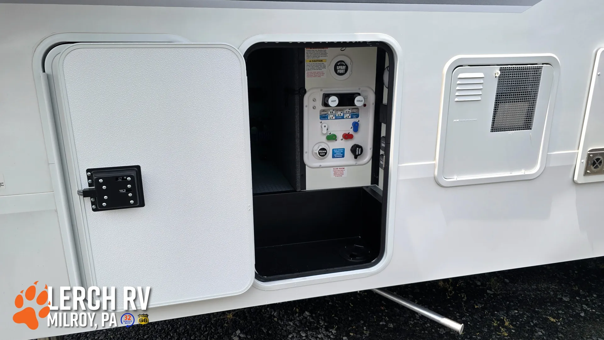 2027 Alliance RV Valor All Access 40A14 - Photo 4