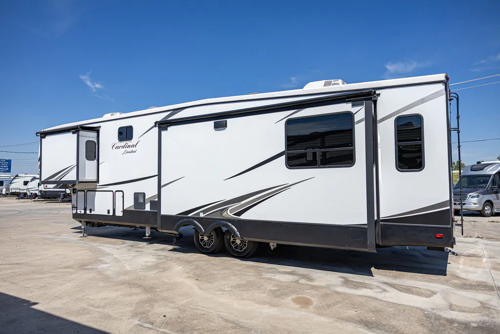 2021 Forest River Cardinal Limited 366DVLE — Photo 6