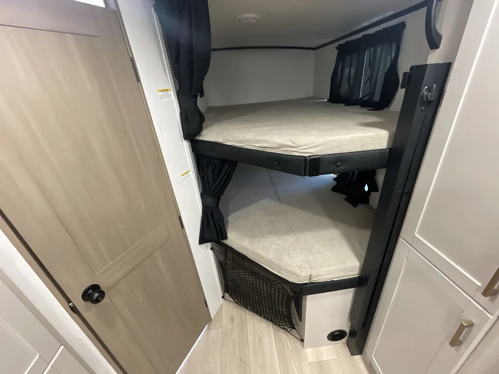 2027 Jayco Jay Feather 29BHB, Photos photo 18