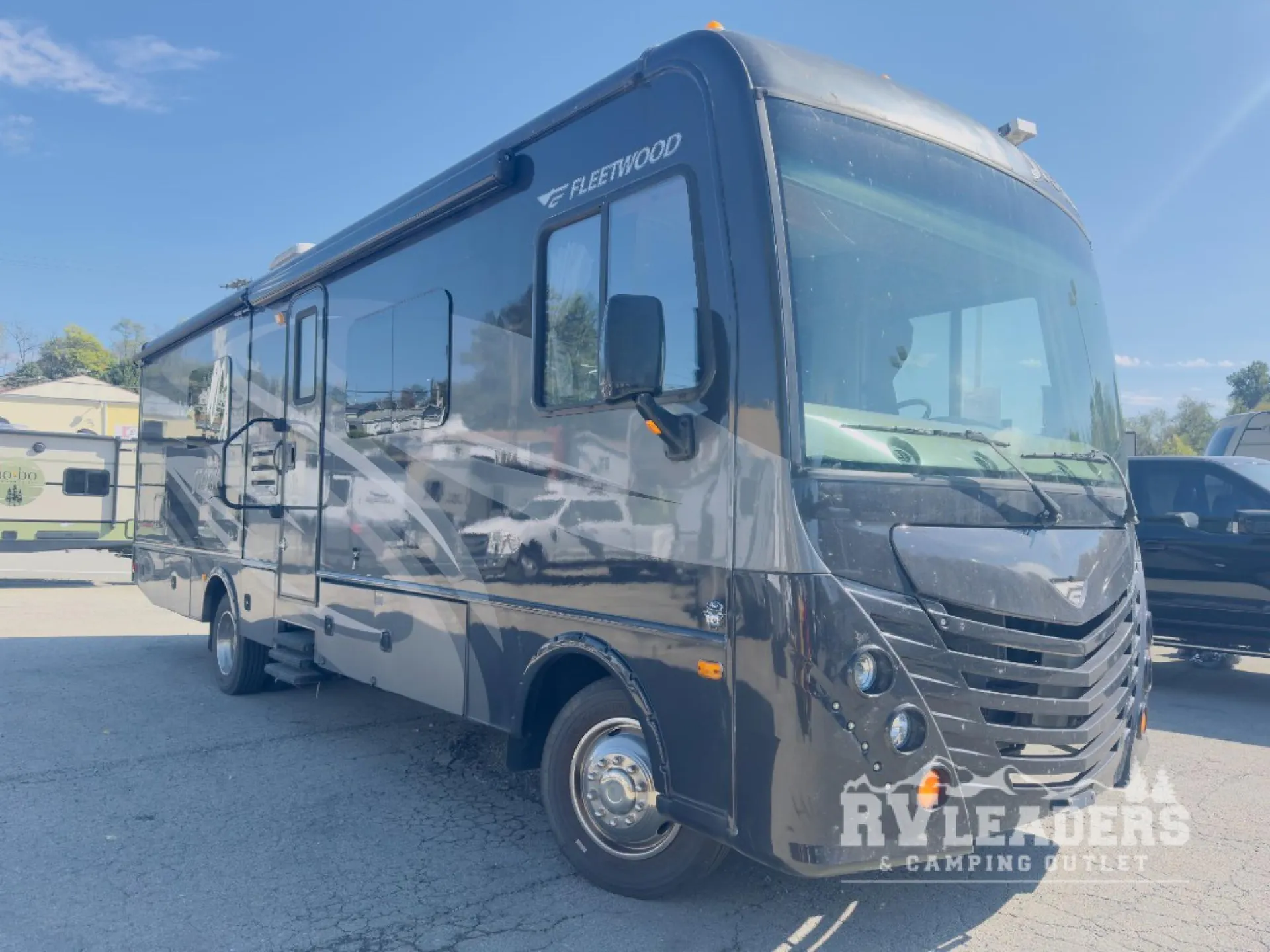 2015 Fleetwood Storm 32H - Photo 2