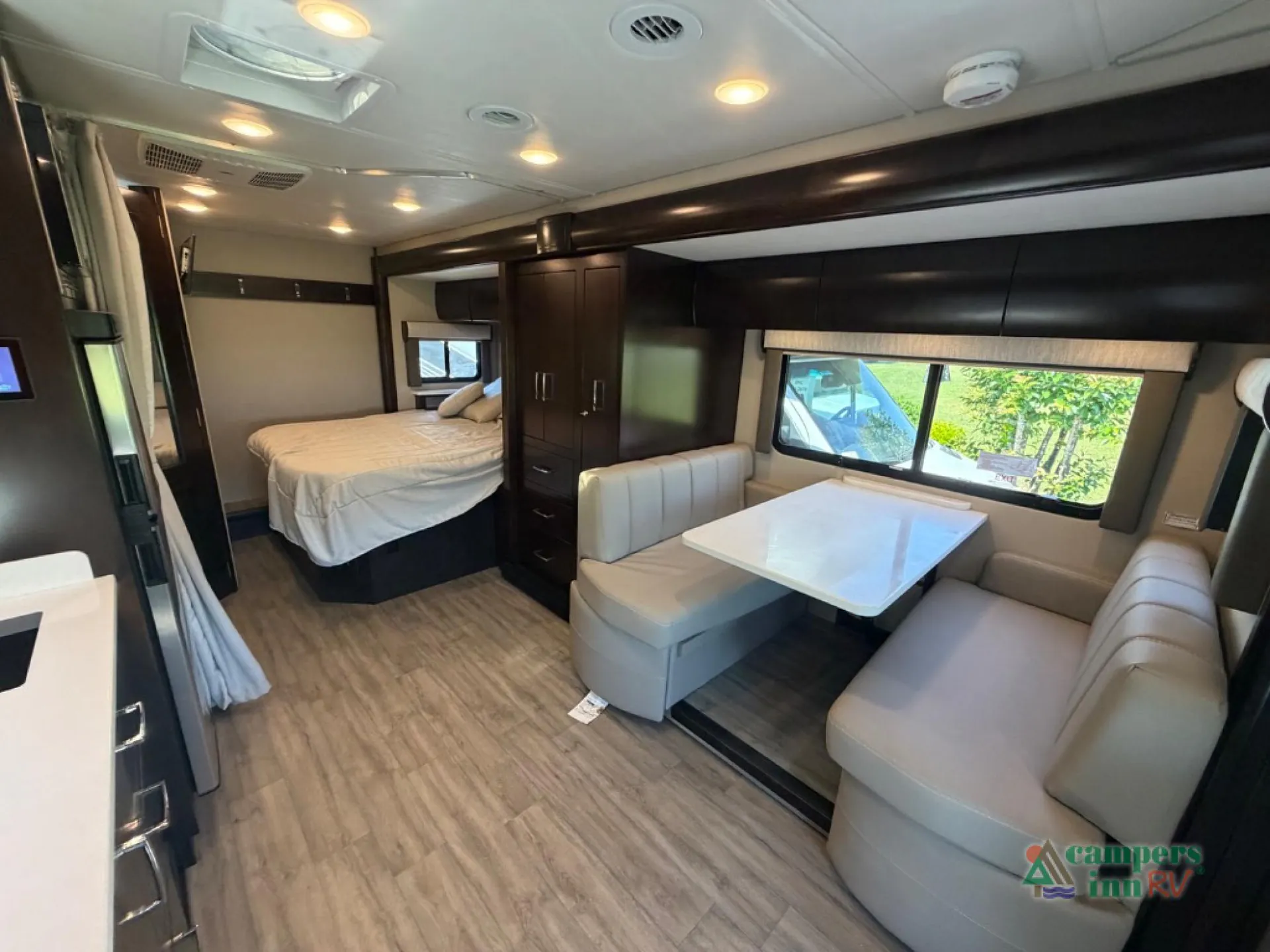 2025 Renegade RV Vienna 25VFWC - Photo 3